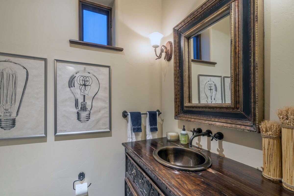 Luxury Telluride Retreat – Hot Tub & Mountain View gallery image 4