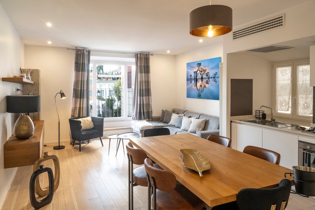 Spanish Steps Luxury Apartment in Spanish Square gallery image 2