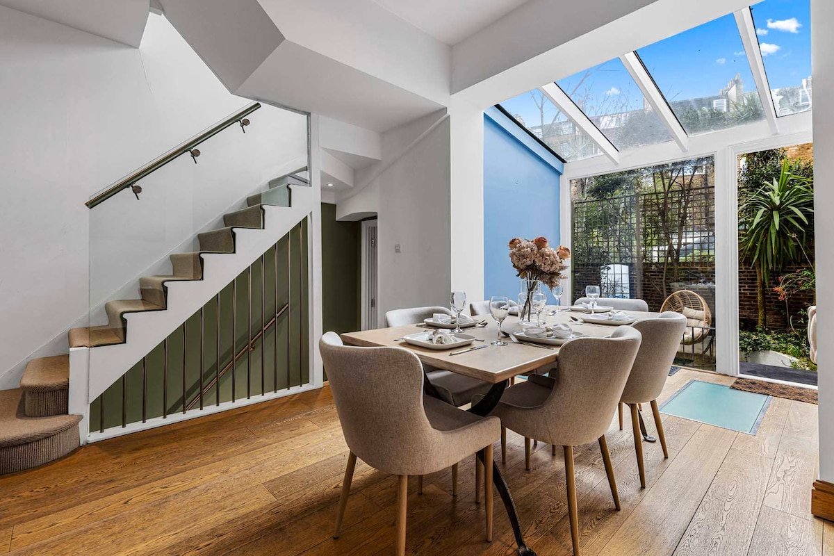 £3.5m Elegant House in prime location with garden gallery image 4
