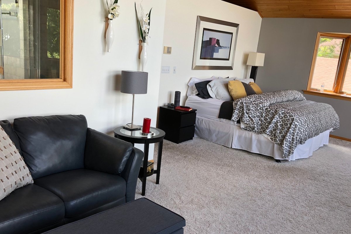 Lake Minnetonka Paradise – Entire Home gallery image 3