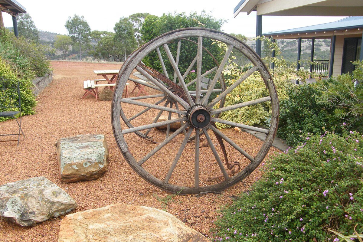 Mountain Park 50 acres+views+river+spa+sleeps 12 gallery image 4