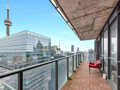 Luxury Downtown 2Bed by ScotiaBank Arena + Parking