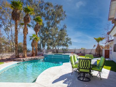 Dazzling 5 BR- 5 miles to LV Strip w Pool