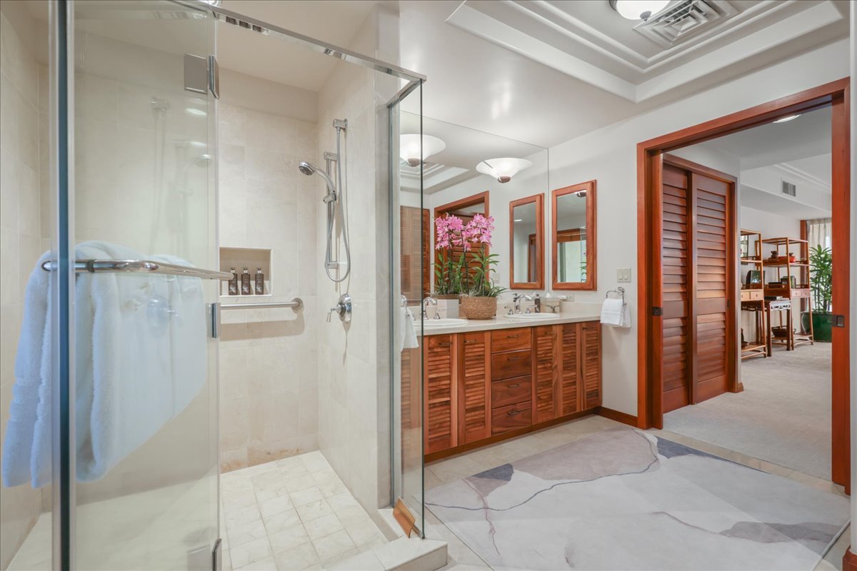 Hillside Villa 2102 – Onsite Staff & Daily Housek gallery image 3