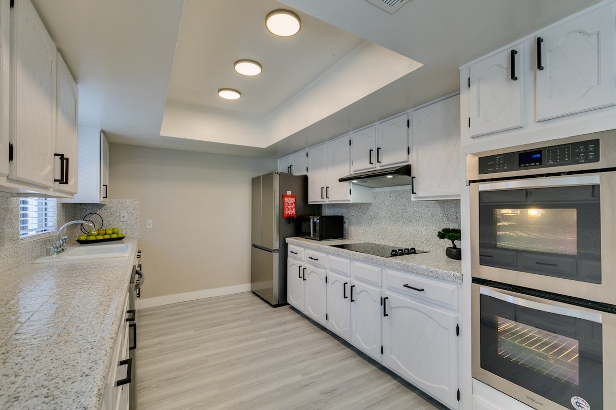 Central 5BR Home w/ Pool, Patio, and BBQ gallery image 4