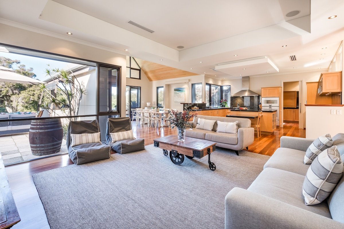 Nanga Mai—Luxe Bushland Haven near Yallingup Beach gallery image 2