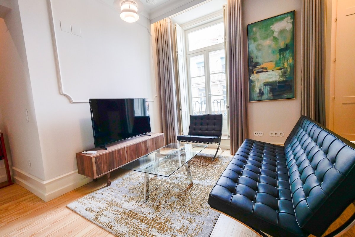 Augusta 231-4D-City Center Apt- Balcony & Elevator gallery image 3