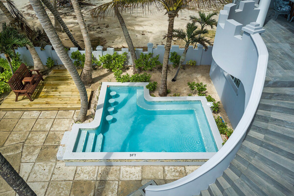 Sandcastle Oceanfront Home with stunning views gallery image 4