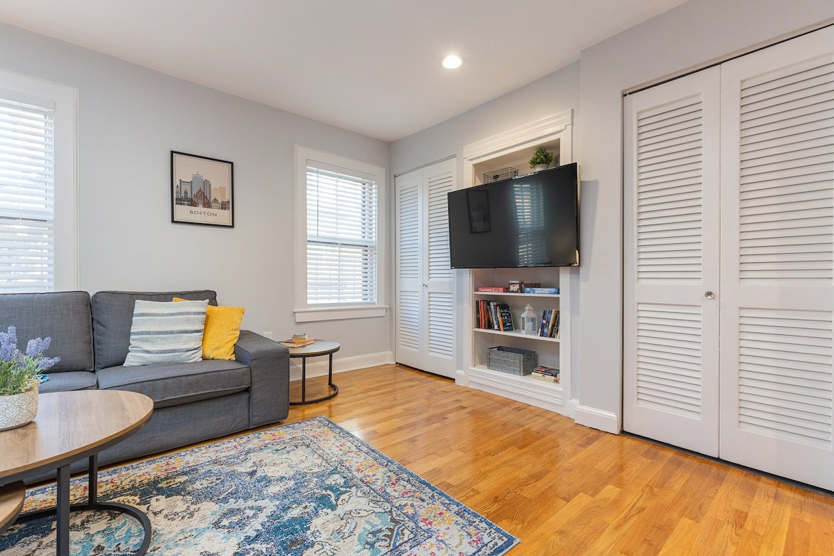 *NEW* 3 BR South End Duplex with A/C in the city! gallery image 4