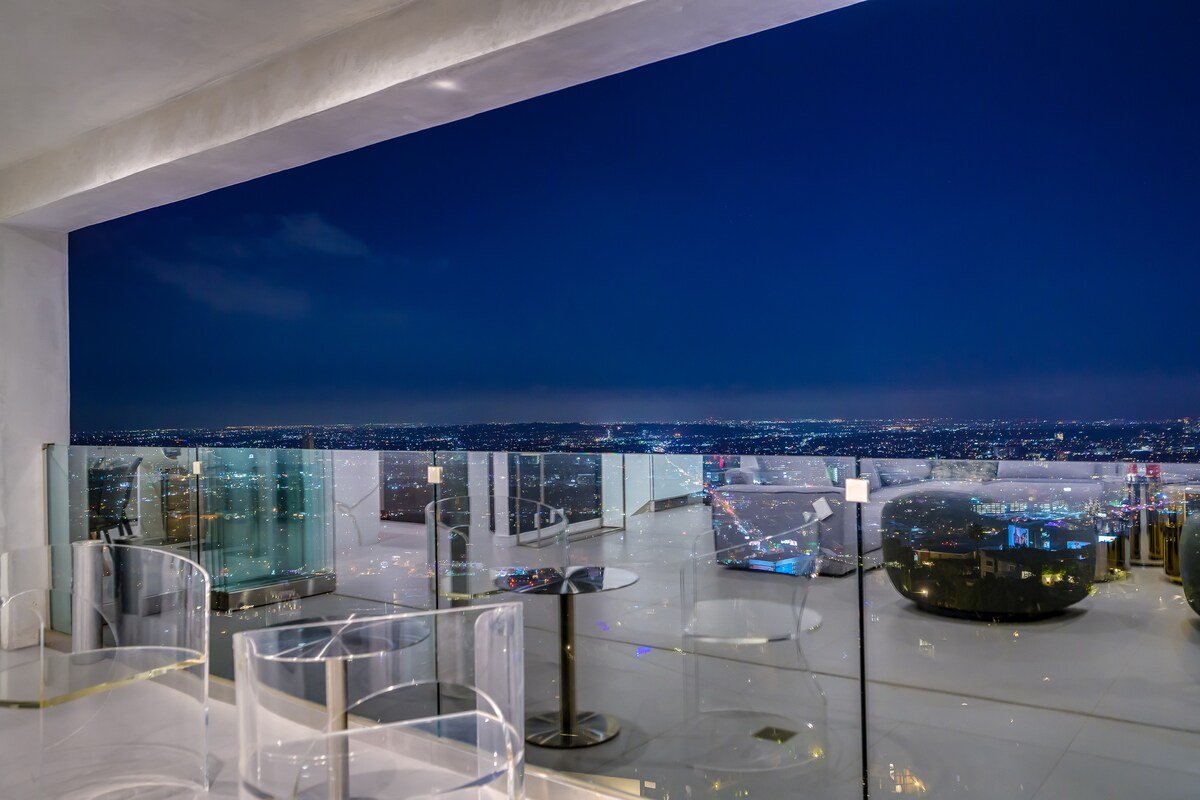 Modern Villa On Sunset Strip gallery image 5