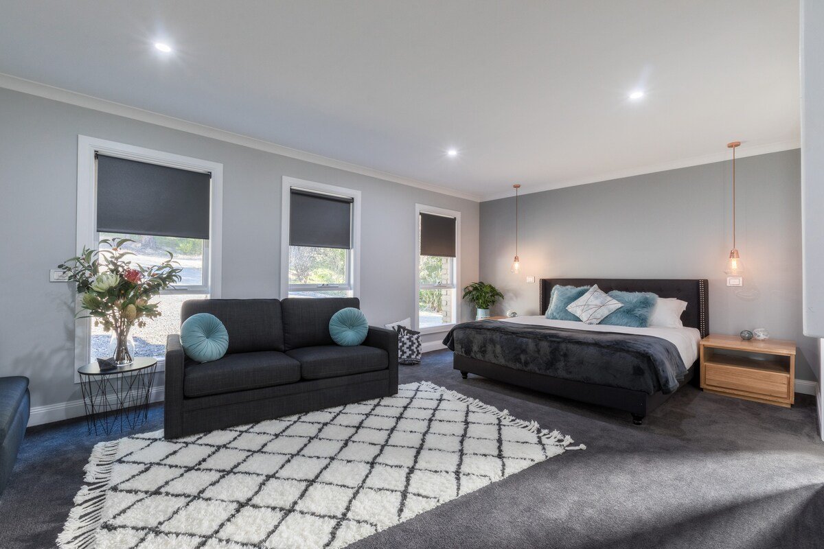 QUPI House – Large & Bright Yarra Valley Home gallery image 5