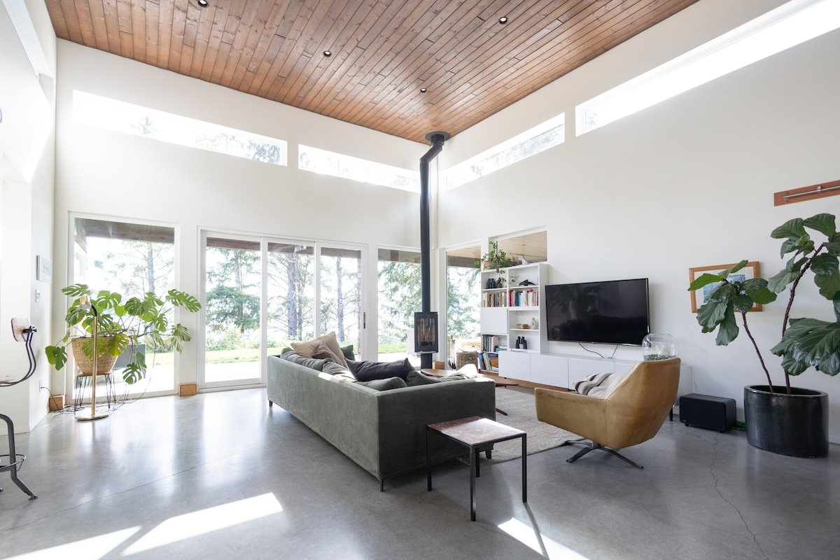 The Tides Luxury Beach House-Ocean Front-Hot tub gallery image 3