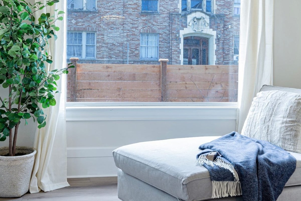 Vintage Meets Modern! Spacious Capitol Hill Single gallery image 5