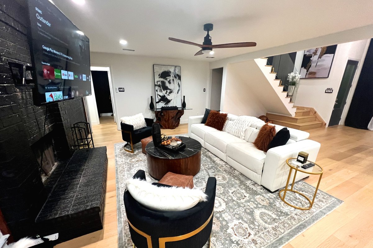 Luxury Home w Pool, Chef’s Kitchen, Massage Chairs