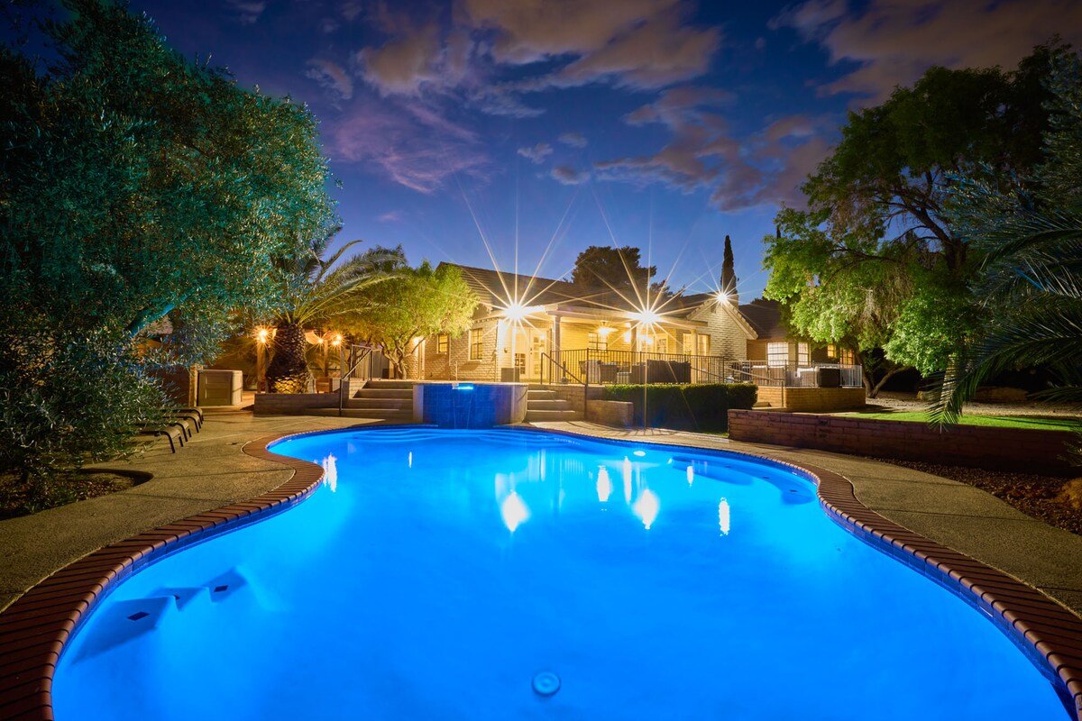 Super Private Vegas Resort! Close to the Strip!9:) gallery image 4