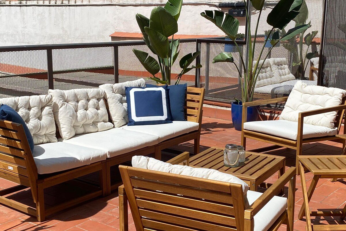 Sunny 2BR w/ Terrace, Pool & A/C – Central BCN gallery image 2