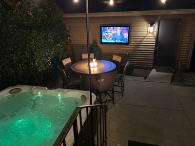 Walking distance to the SHOE+ Short North-Hot Tub!