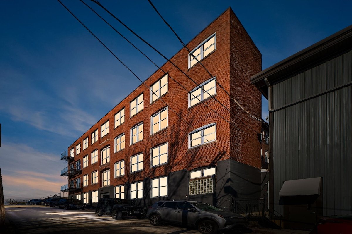 The Sunset Loft at Downtown gallery image 2