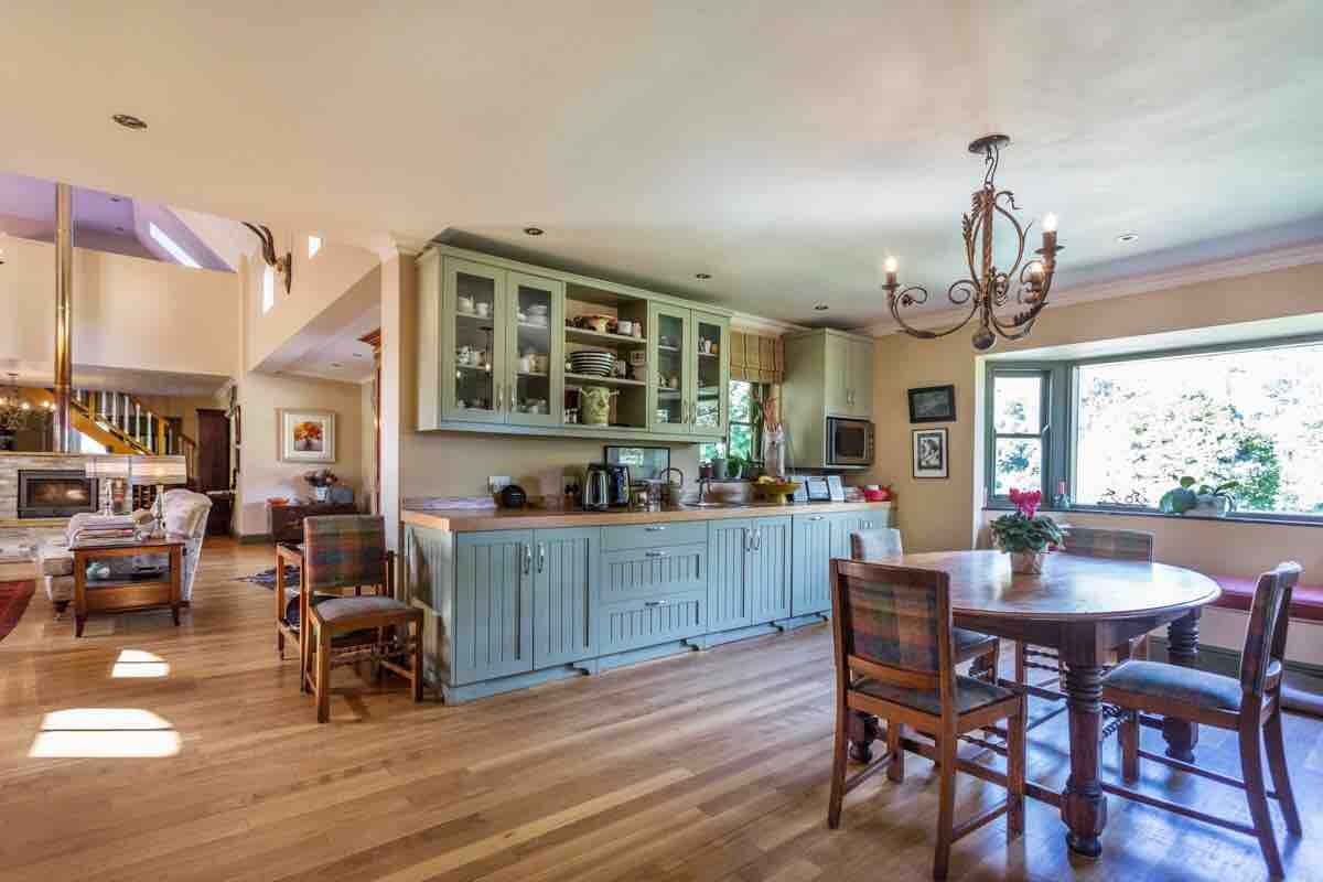 Country style home in Hout Bay with large garden gallery image 3