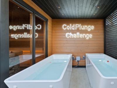 Luxury Pool, Hot Tub, Cold Plunges, Sauna, &Arcade