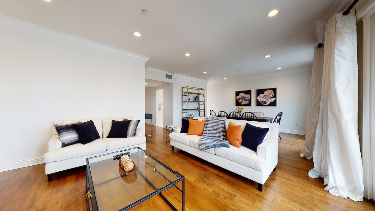 Luxurious & Private Beverly Hills Condo with Views gallery image 3