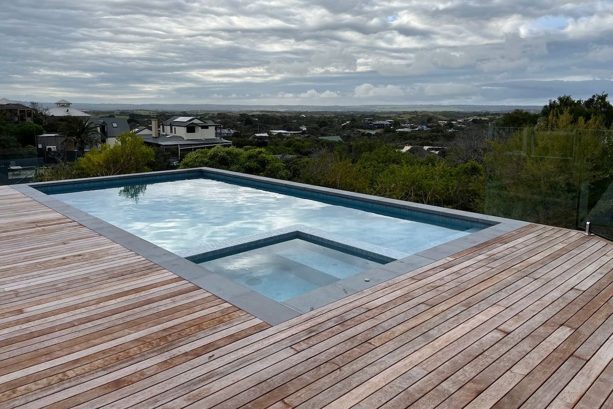 Ocean Panorama on Hetty with pool and spa gallery image 2