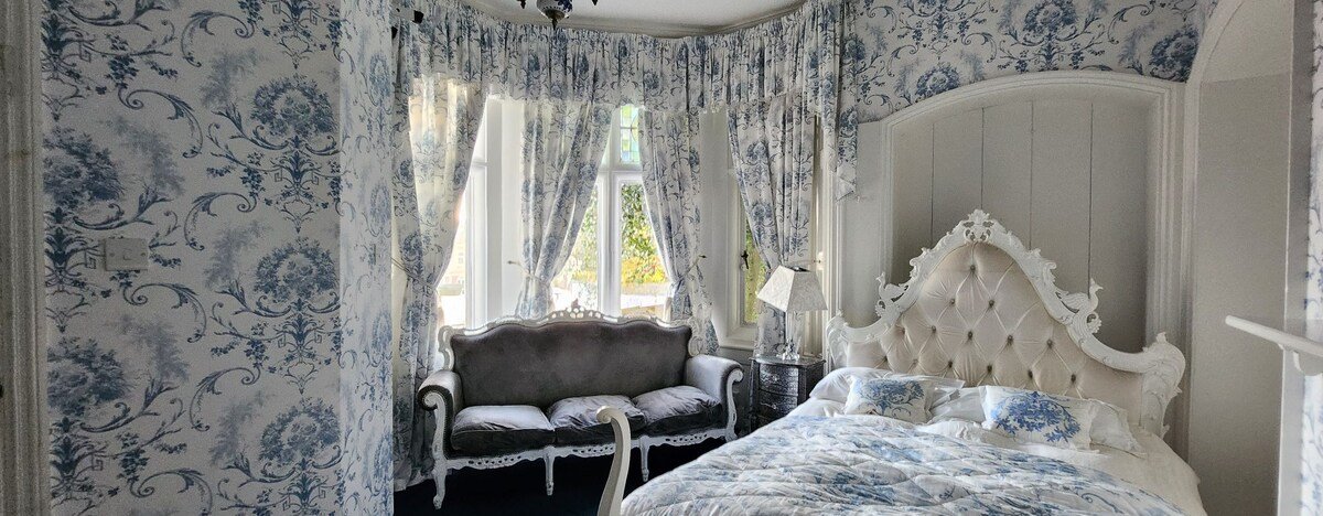 A mansion for your large group gallery image 5