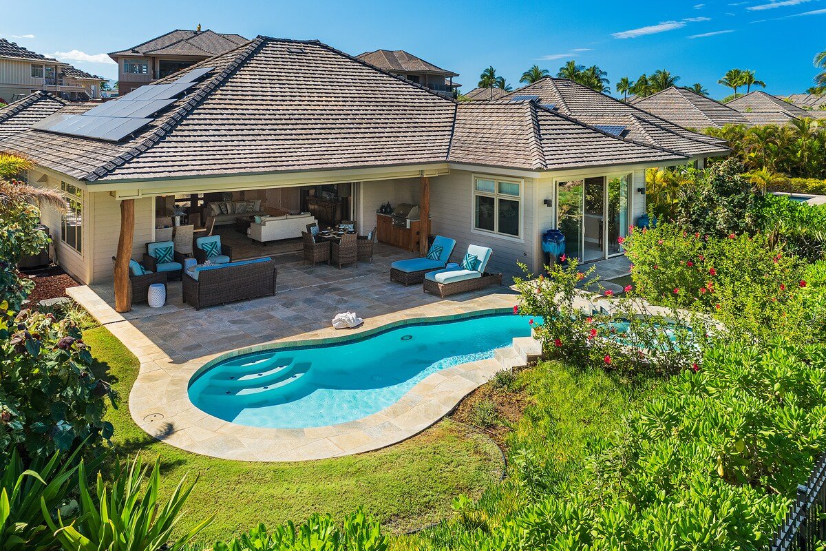 Beautiful 4 Bdrm Home at KaMilo w/pool, Sleeps 10! gallery image 3