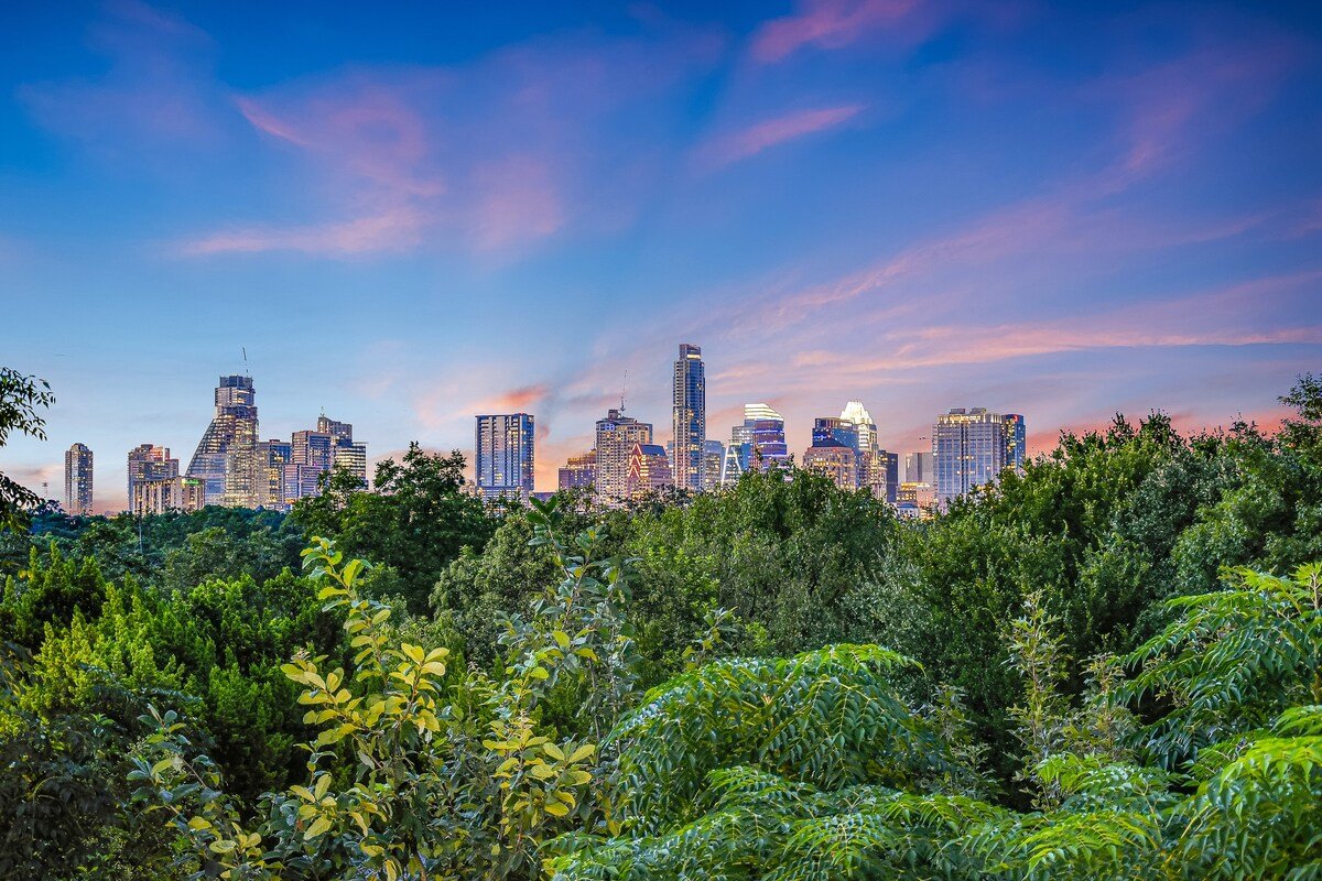 SoCo Heated Pool w Rooftop Hot Tub and City Views gallery image 4