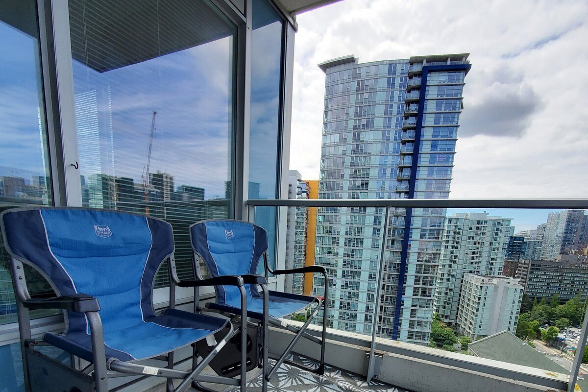 Gorgeous Views! Parking high floor. Licensed AC gallery image 4