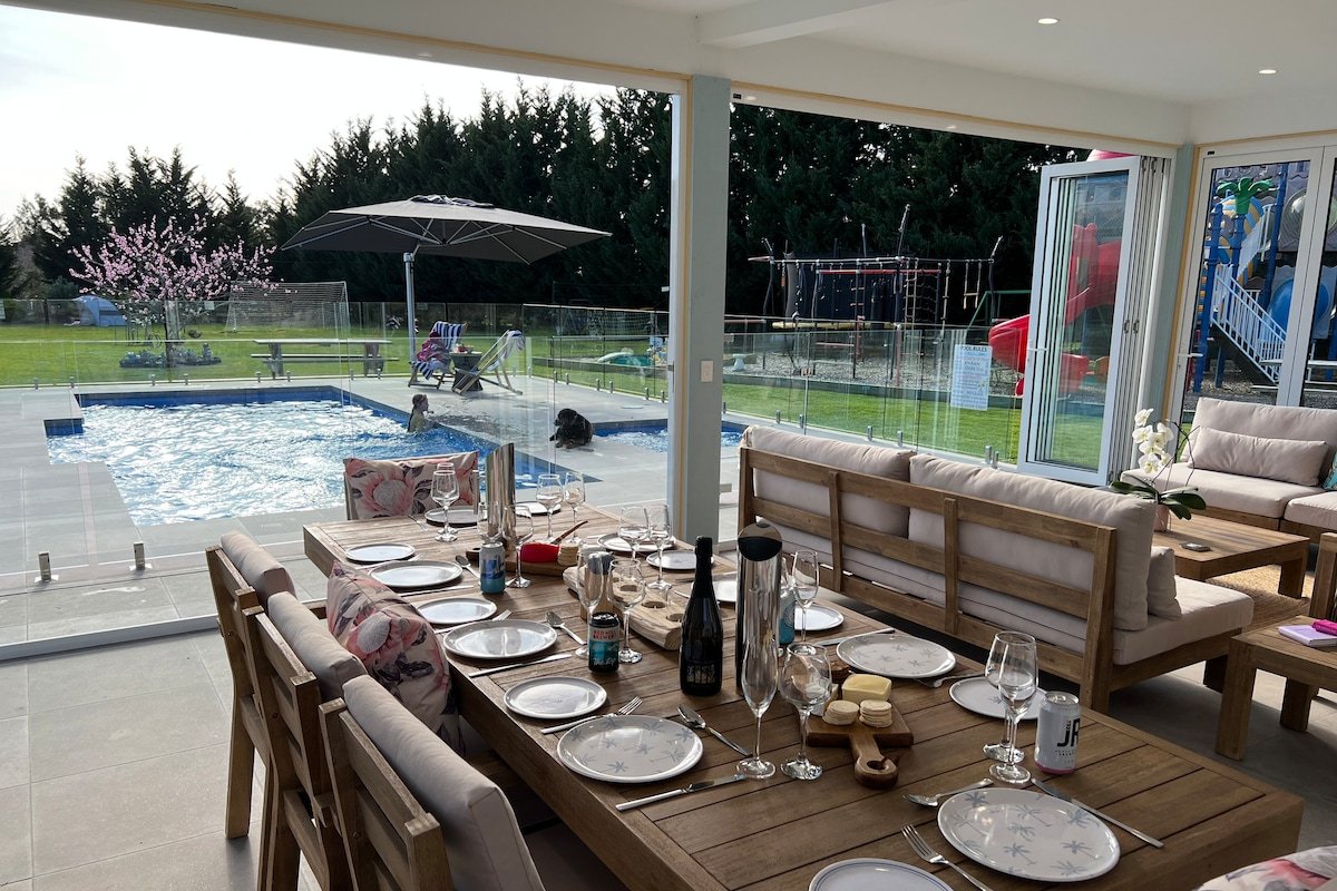 Heated Pool/Spa. Playground. Pet Friendly. Private gallery image 4