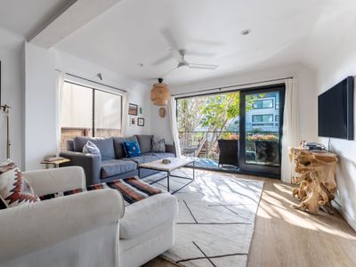 Stylish beachpad steps from beach, on walk streets