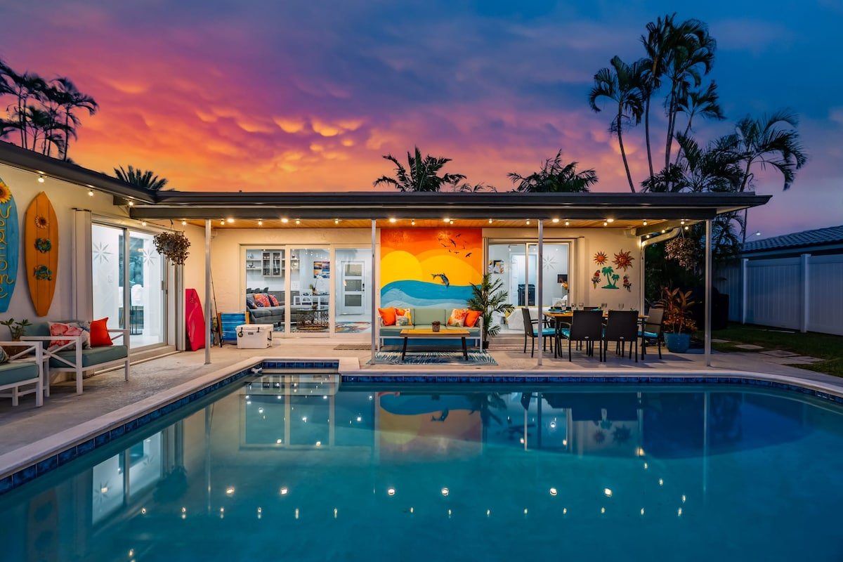 Waterfront Heated Pool, Tiki Bar, Beach Close gallery image 4