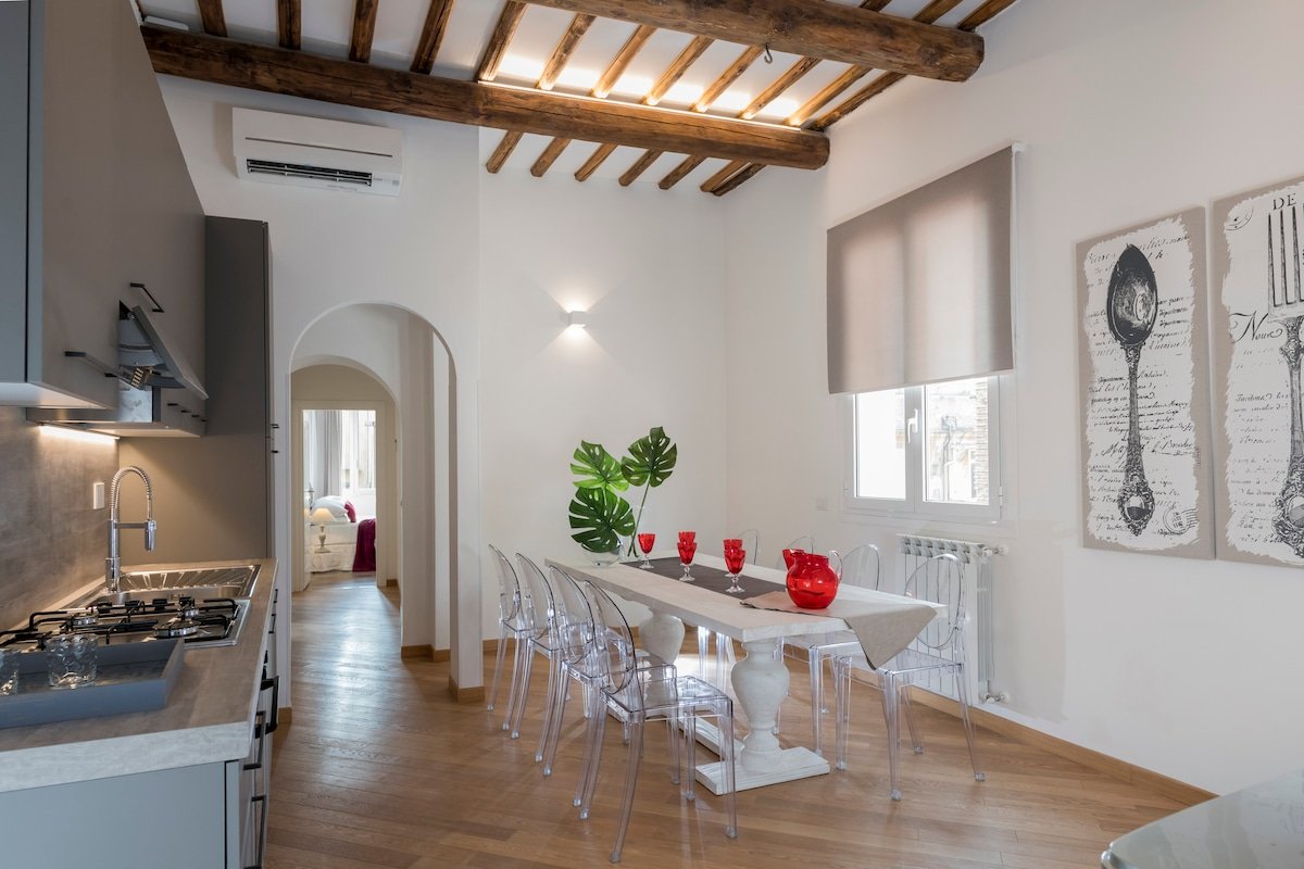 Downtown Blossom with terrace close to Navona Sq gallery image 2