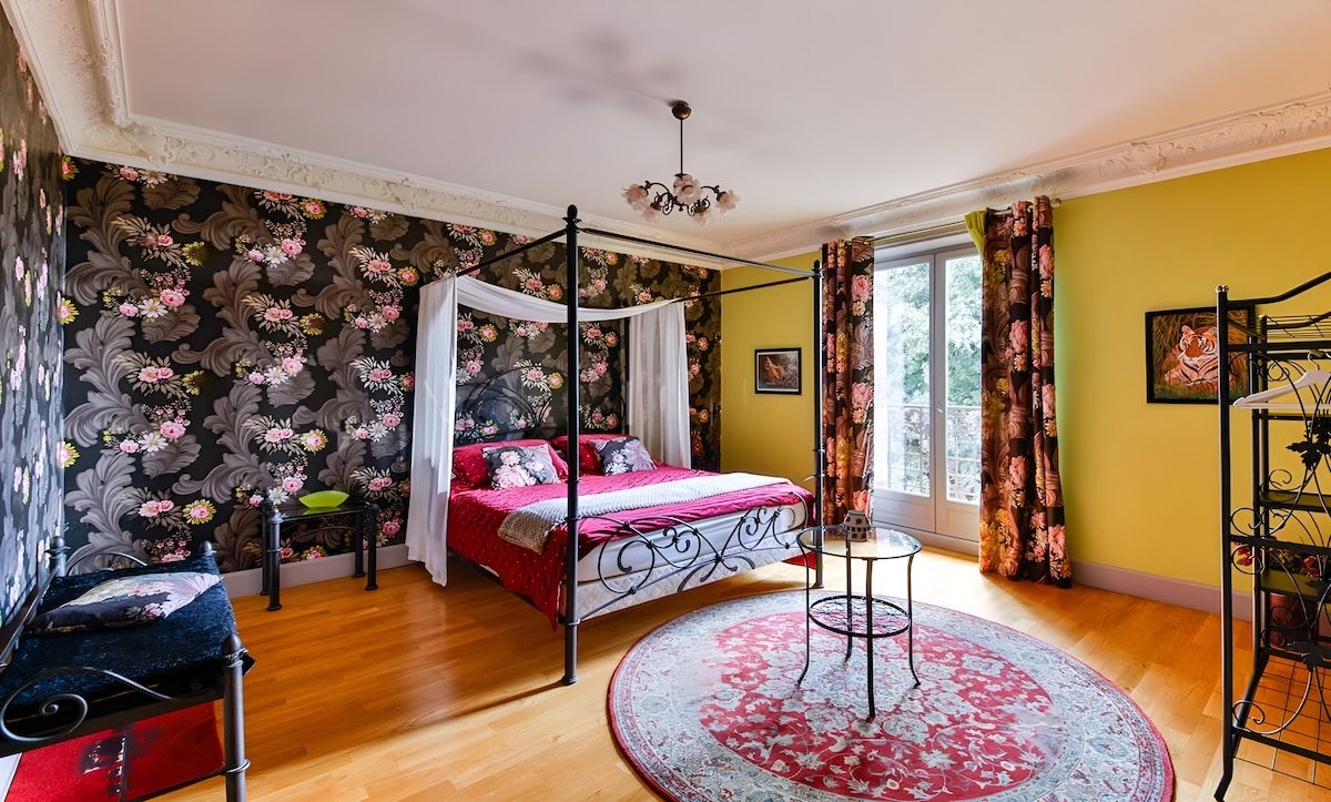 A Royal Castle Near Paris gallery image 2