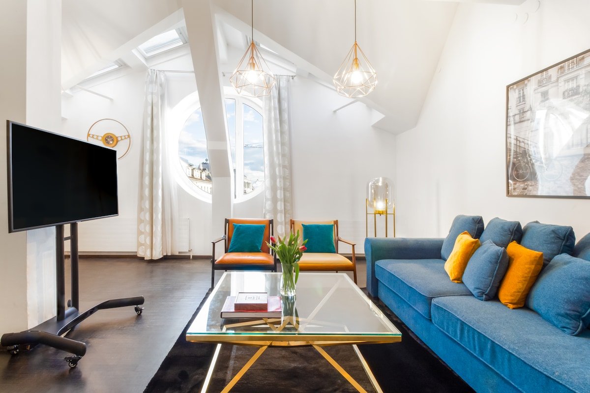 Serene City Center Oasis | Lux Design, ♛Royal Beds gallery image 4