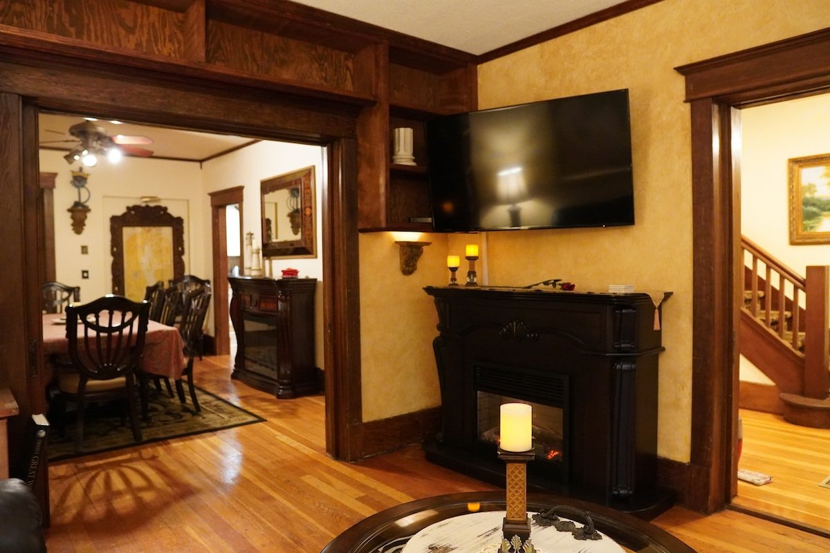 Bright and Spacious, Perfect Location gallery image 2