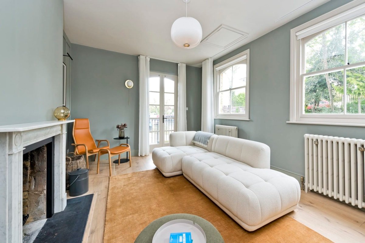 Luxury 3 Bed Canal House, Little Venice gallery image 2