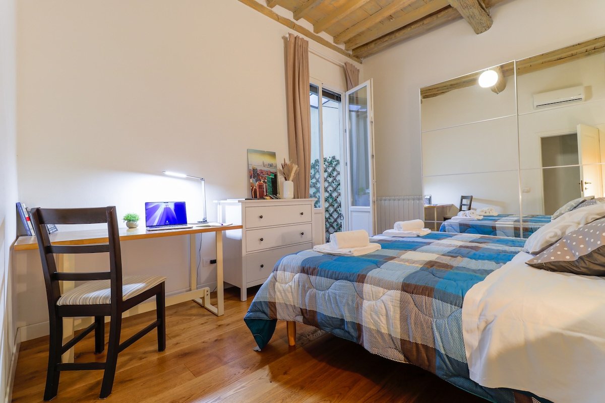 Florence Center Duomo King-size beds Jacuzzi gallery image 2