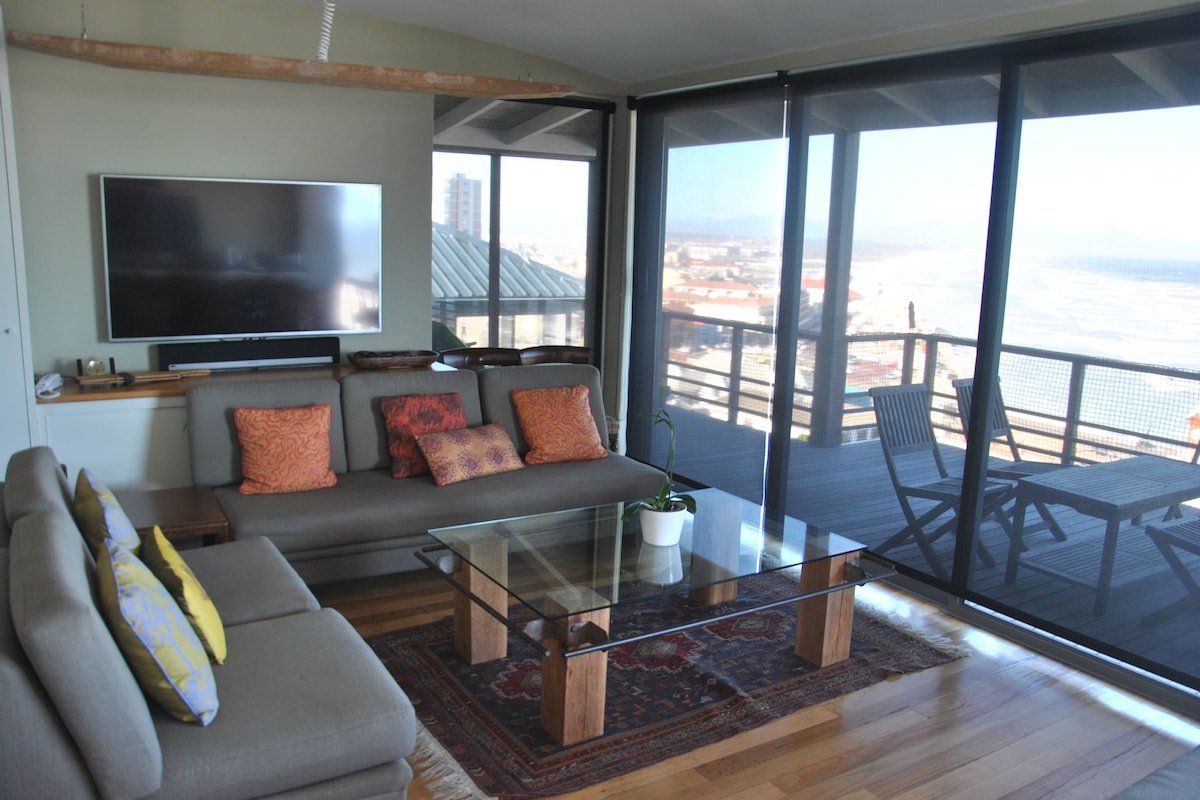 House has sea views from every room gallery image 3