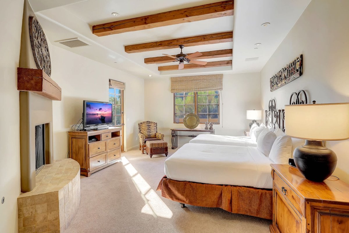 Desert Luxury @ The Rocks | Pool, Spa, Troon Golf gallery image 5