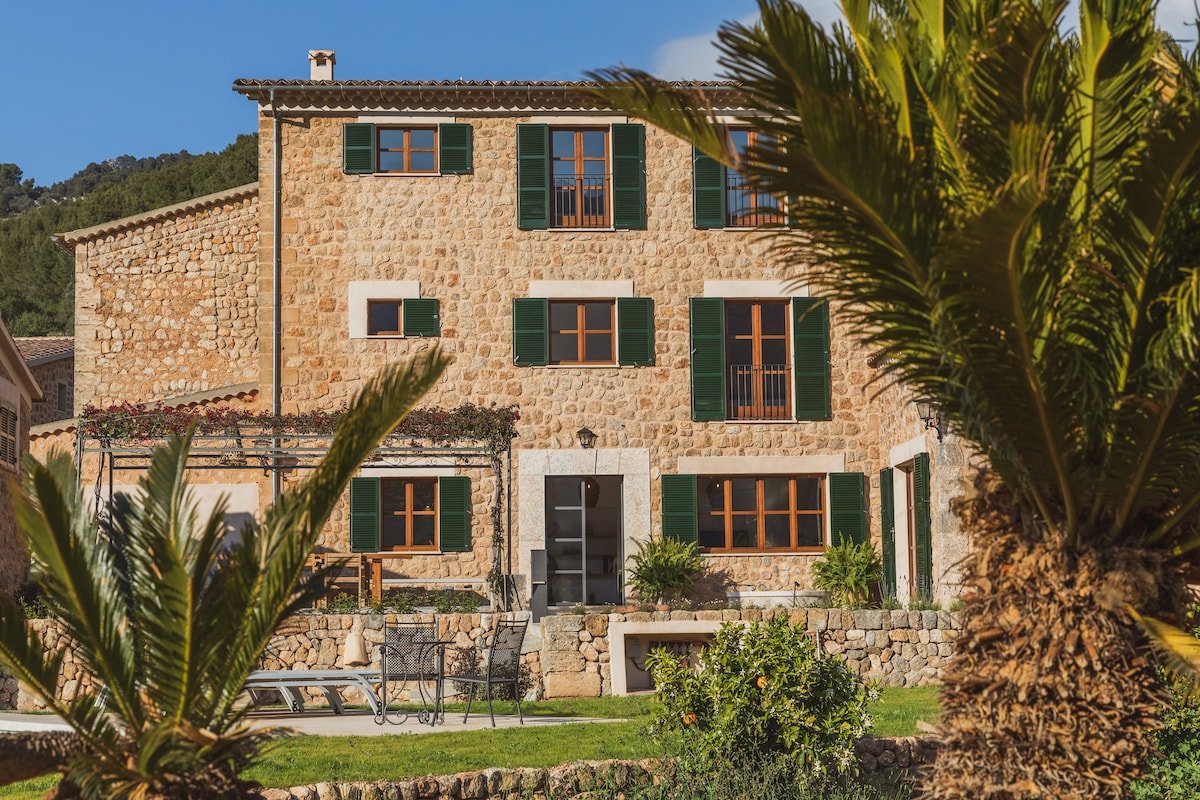 Just renovated luxury villa w/pool. Top Location gallery image 4