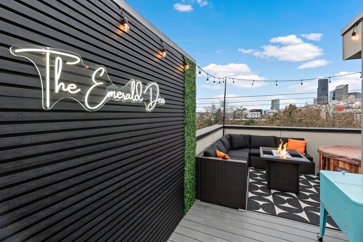 Mins to FIFA~Rooftop Escape~Stadium Views~Sleeps 8