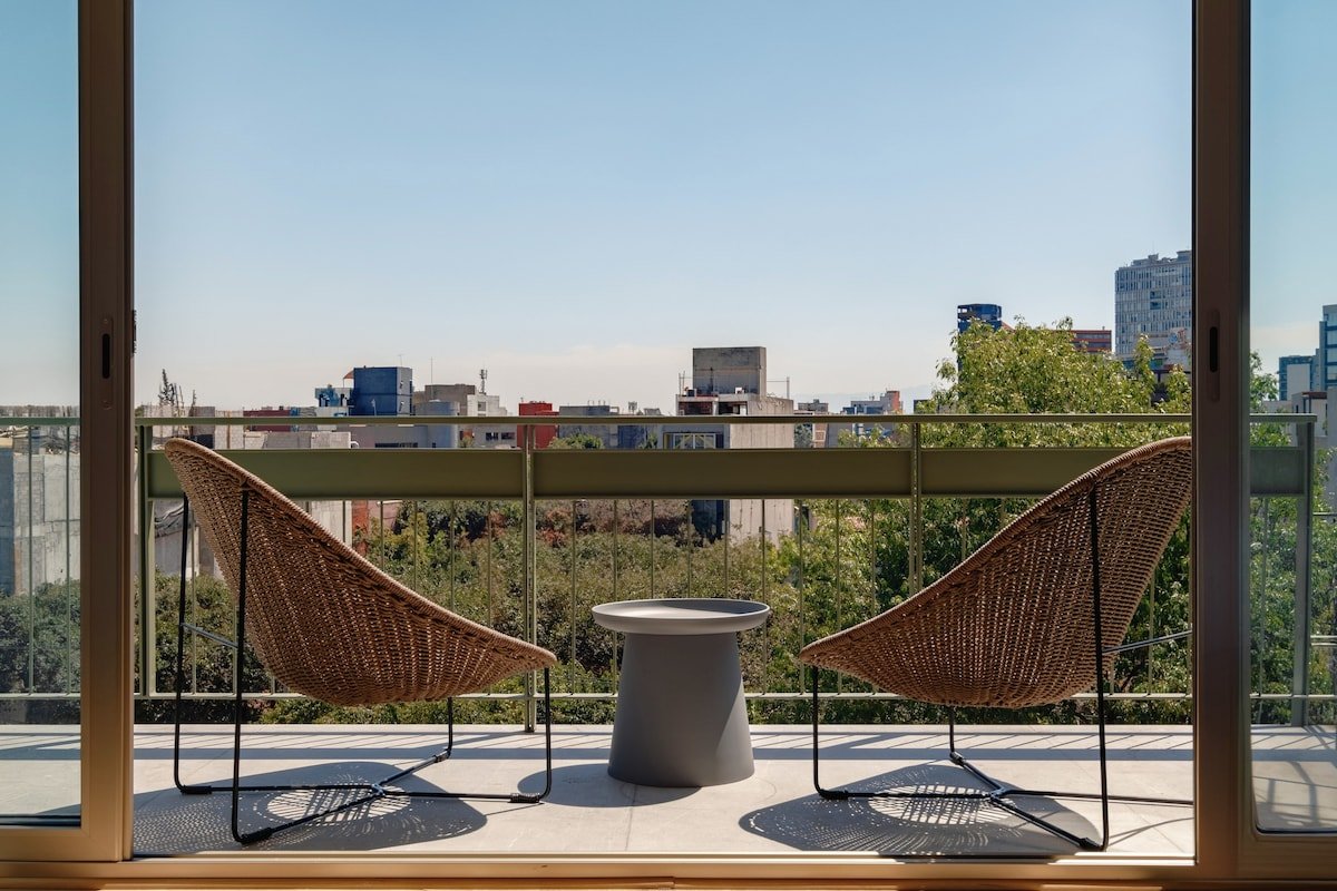 Penthouse A/C & Balcony in heart of Roma Norte gallery image 3