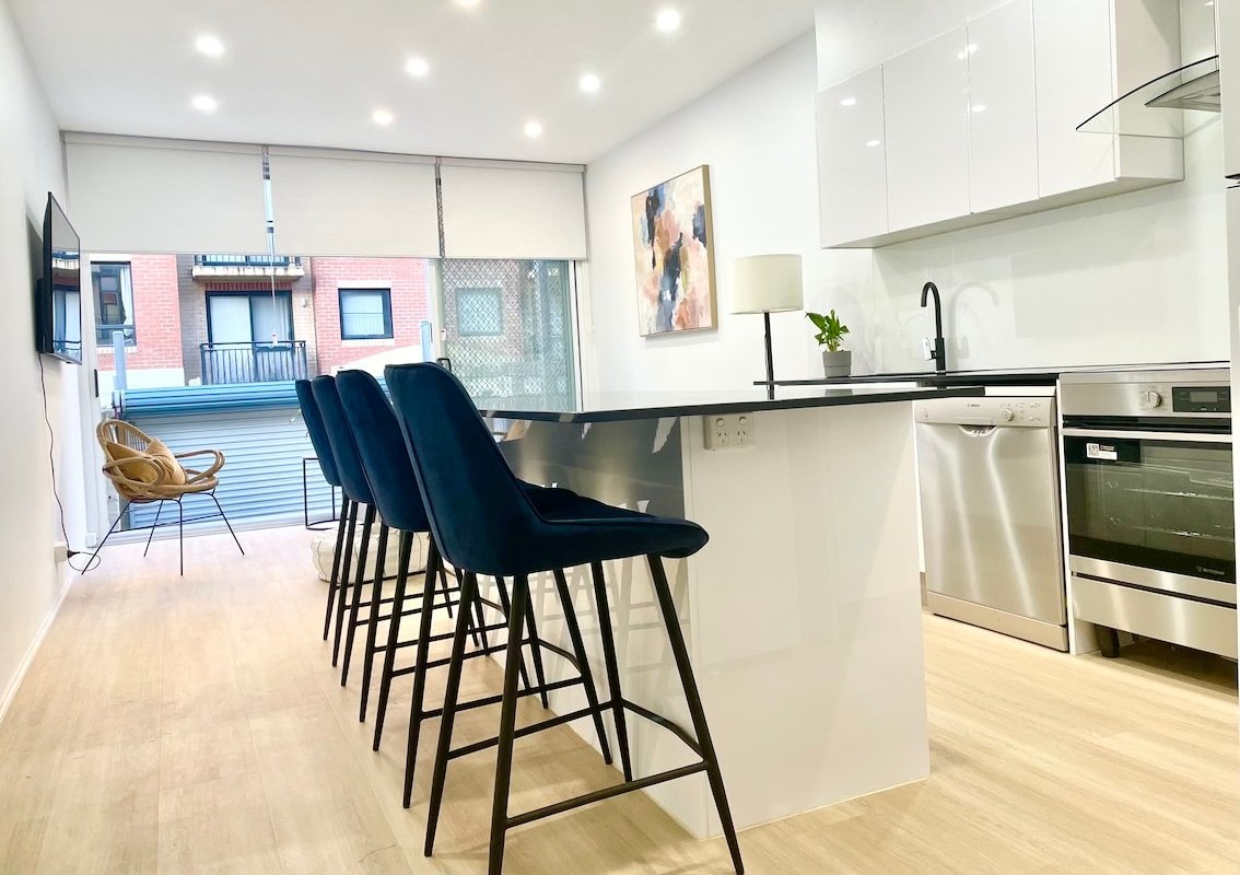 Style meets comfort in this inner-city home gallery image 4