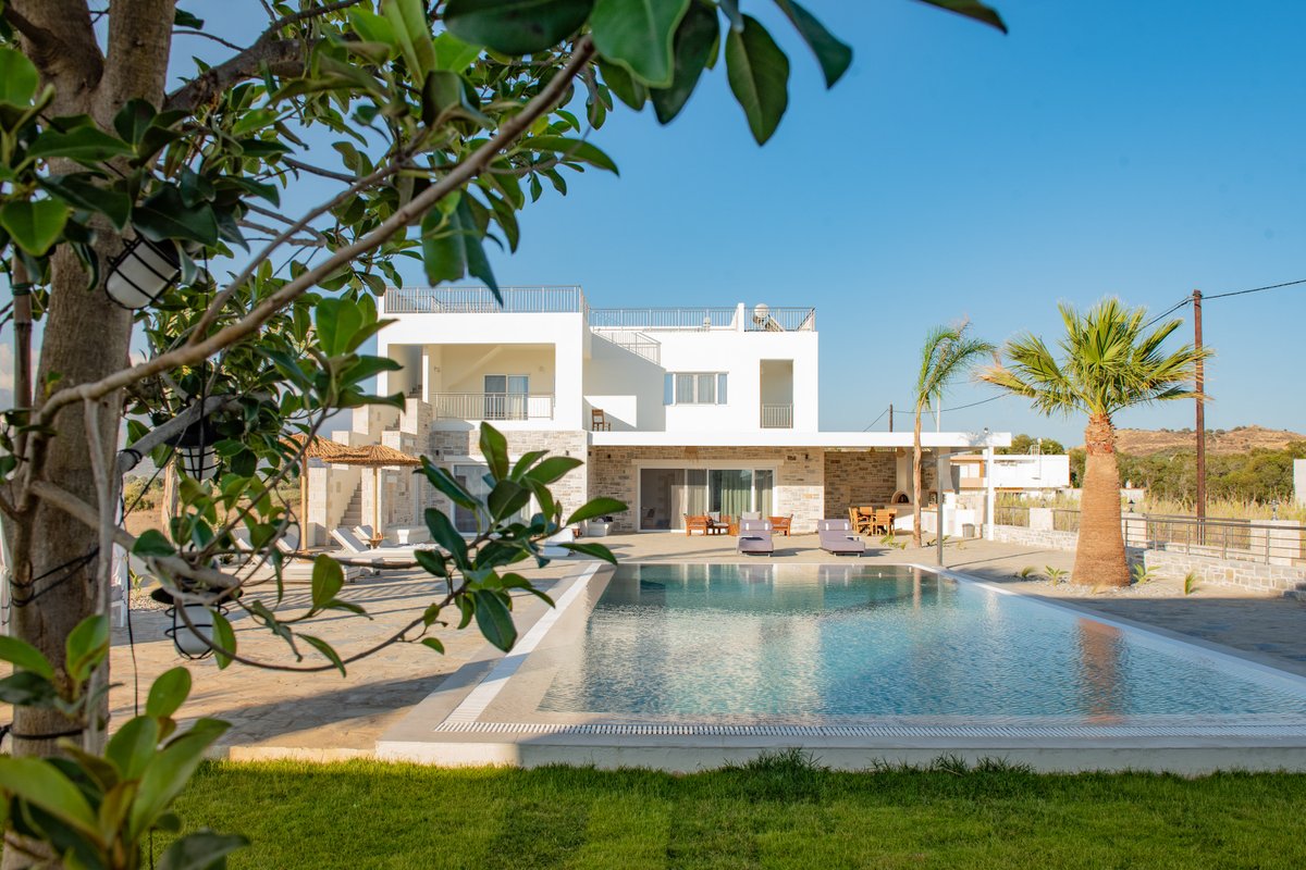 Villa Pnoe Seaside ★ Luxurious, Seafront & Private