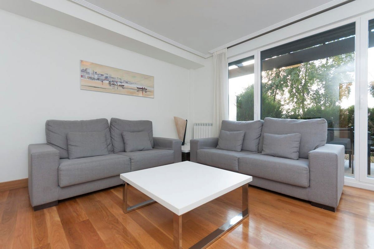 Ulia B-Parking, Terraza y Jardín gallery image 4