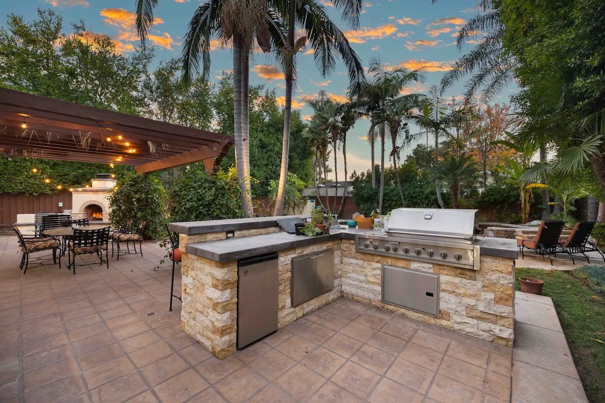 Posh Estate by Universal Studios gallery image 3