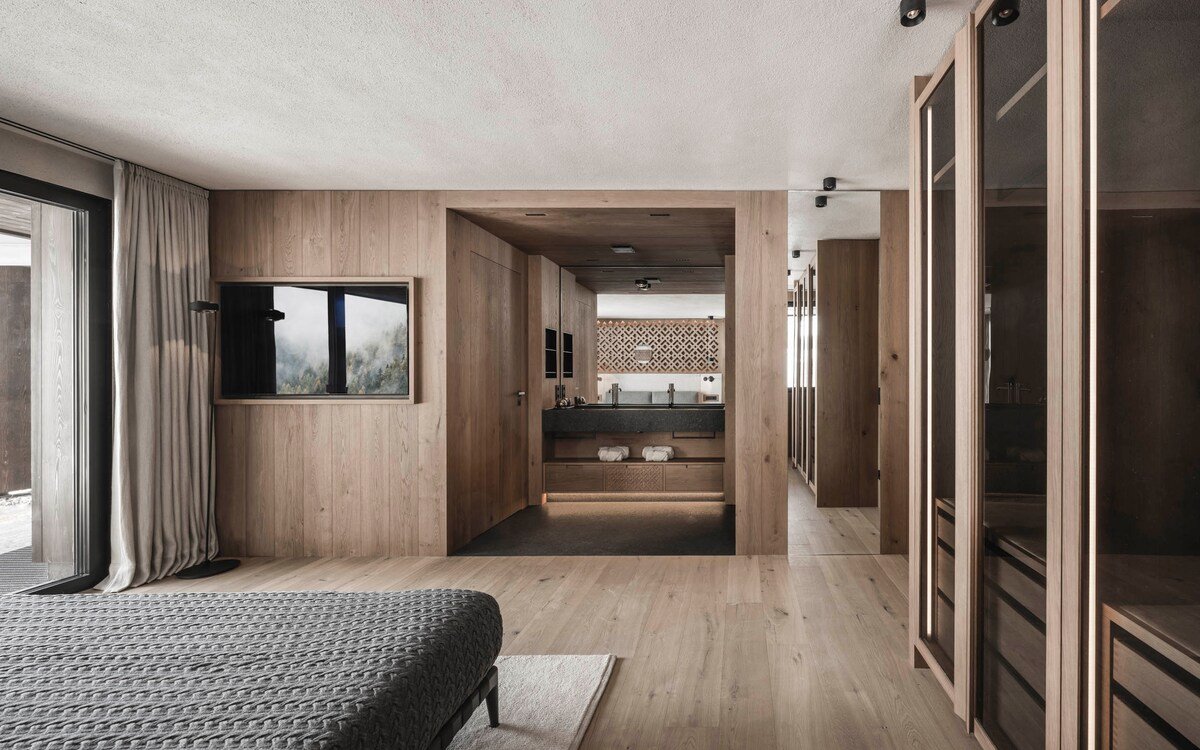 Luxury Chalet Alpurio 1300 sqm with Jacuzzi gallery image 5