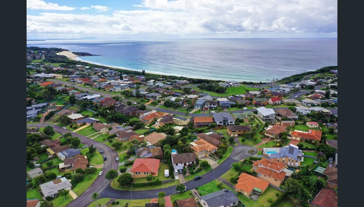 Home in One Mile Beach Forster gallery image 2